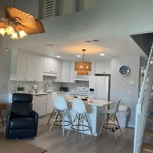 https://8-f-two-bedroom-condo.hotels-destin.com